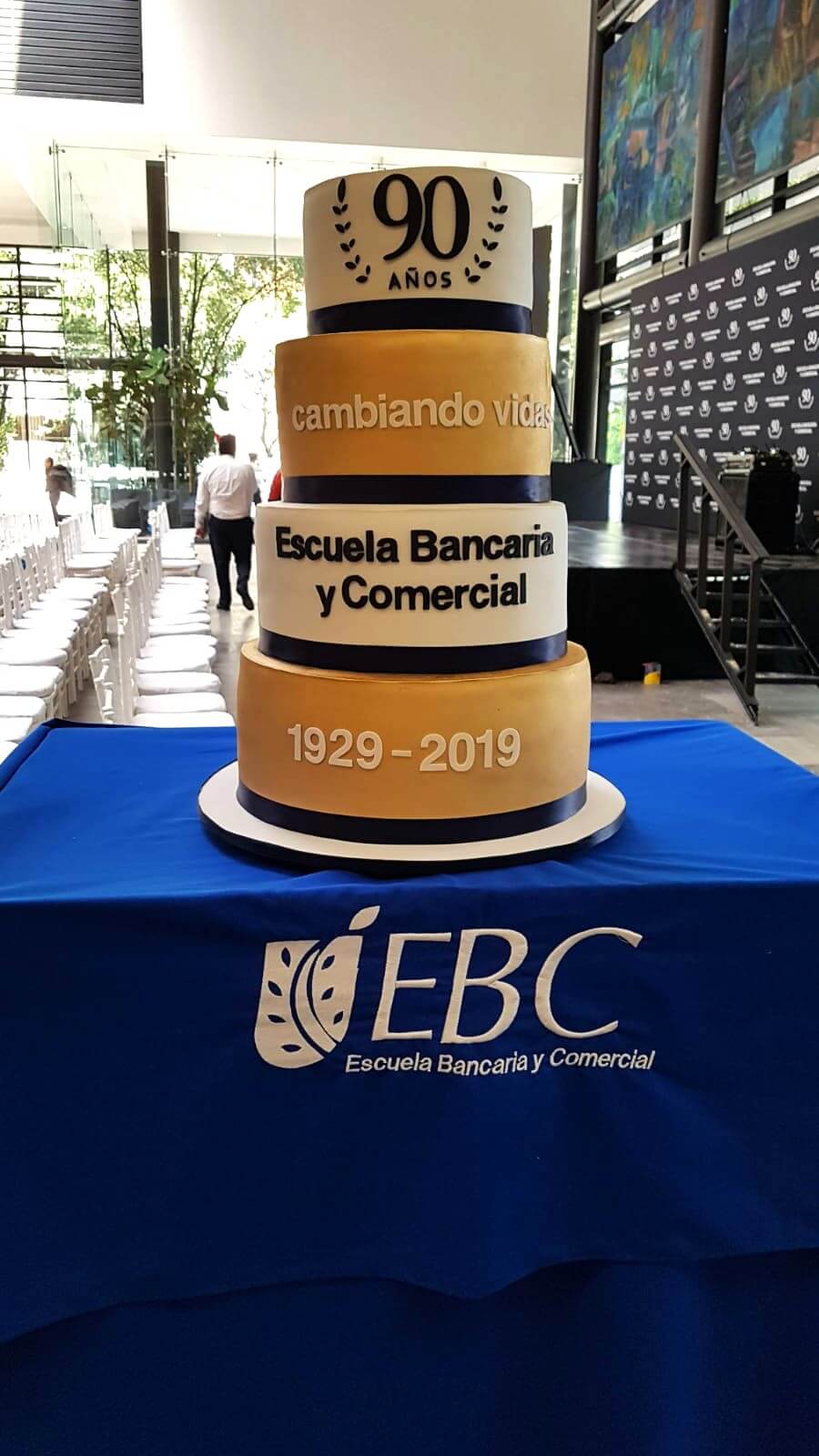 Pastel corporativo aniversario EBC